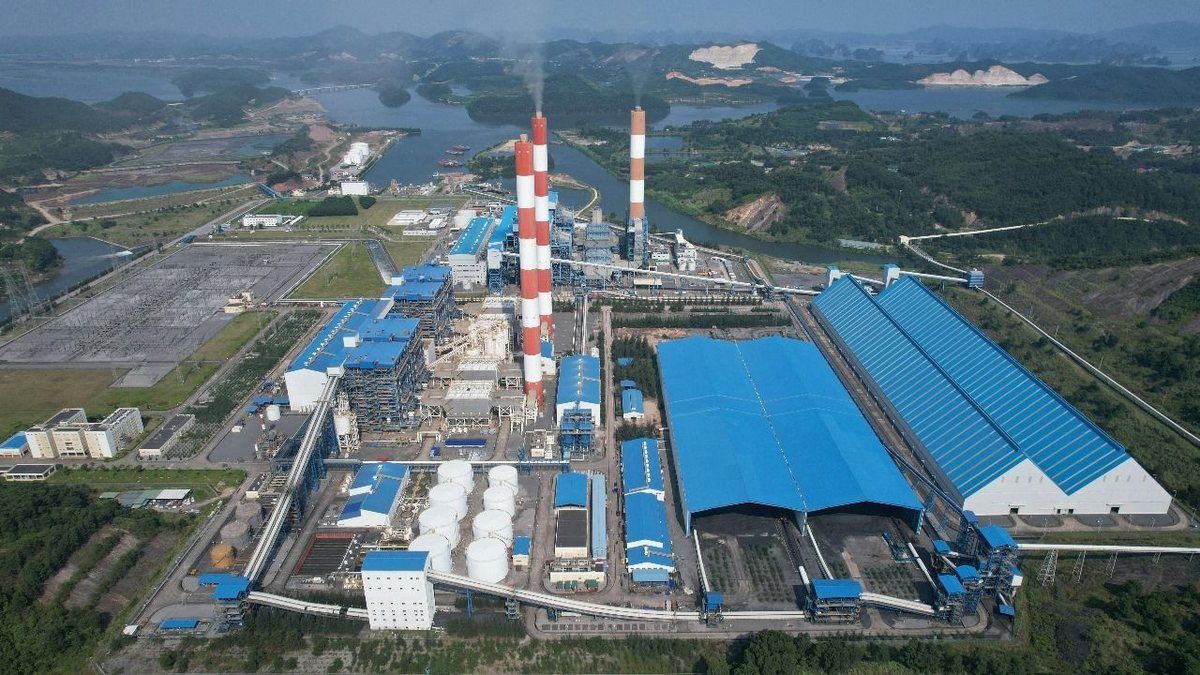 Aerial view of a large industrial plant required to conduct a GHG inventory
